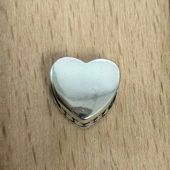 Pandora DUBAI Exclusive Travel Heart Charm Pendant, S925 Silver Bracelets - Picture 2 of 4